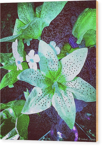 Light Beaming Green Flowers - Wood Print